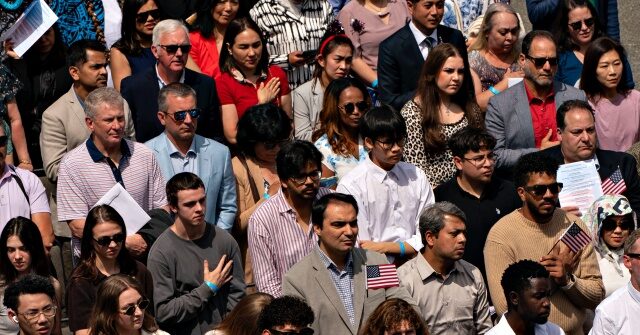 Trump's USCIS Resumes Strict Vetting of Immigrants Seeking U.S. Citizenship