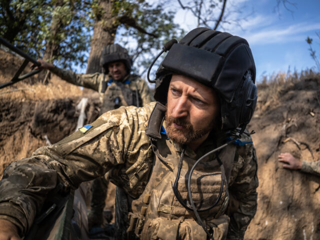 Ukrainian military mobility in the Kherson region amid peace negotiations KHERSON, UKRAINE - AUGUST 8: Ukrainian soldiers service their tanks and armored vehicles i
