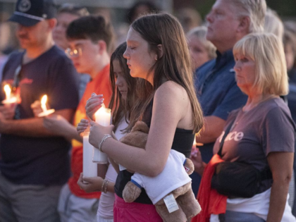 MINNEAPOLIS, MINNESOTA, UNITED STATES - AUGUST 27: People gather at Lynhurst Park where a