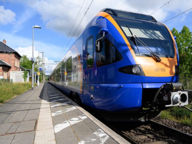 Failed Iraqi Asylum Seeker Accused of Pushing 16-Year-Old Girl in Front of Train in Germany