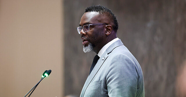 Chicago Mayor Brandon Johnson Says Finances at 'Point of No Return'