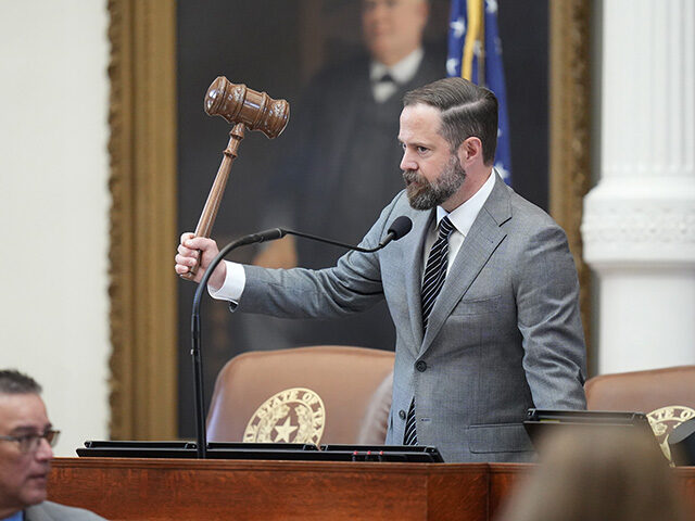 GettyImages2228777442 Speaker of the House Dustin Burrows gavels in the session in the House Chamber at the Capi