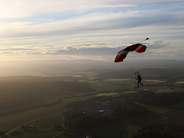Coroner: UK Skydiver Took Her Own Life, Did Not Deploy Parachute in Jump One Day After Breakup