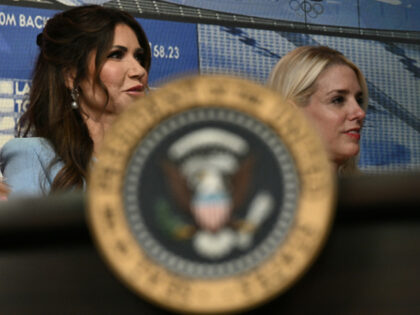US Homeland Security Homeland Secretary Kristi Noem (L) and Attorney General Pam Bondi lis