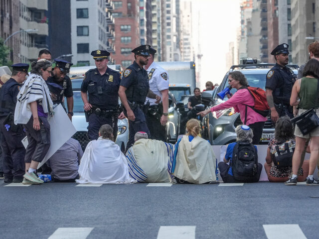Several anti-Zionist rabbis who block 2nd Avenue traffic removed and arrested by New York