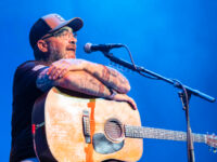 Watch: Aaron Lewis Explains Exploitative Music Industry to Tucker Carlson, Blasts ‘Disgusting