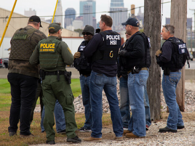 bestKC_banner (1) HSI BEST Team members in Kansas City pose for shots at typical BEST enforcement sites in K