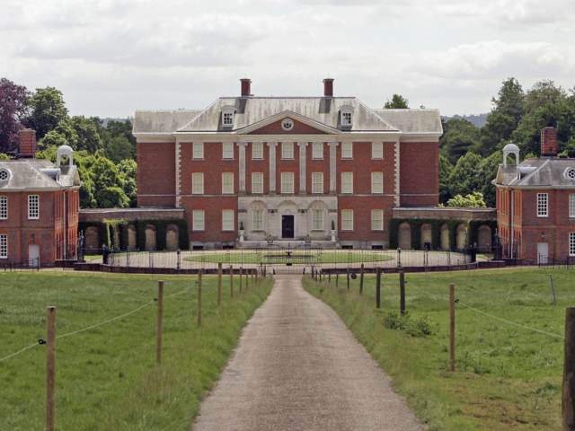 JD Vance to Kick Off Holiday With Stay at British Government Mansion