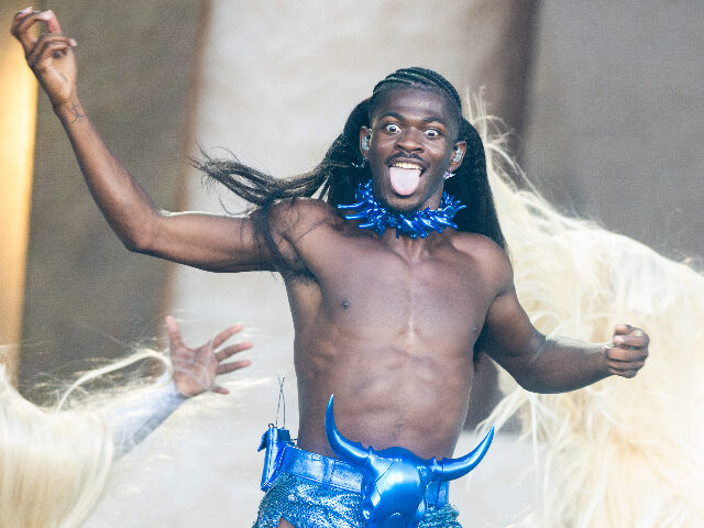 lilnasx SOMERSET - JUNE 25: Lil Nas X performs on the Pyramid stage at Day 5 of Glastonbury Festiv