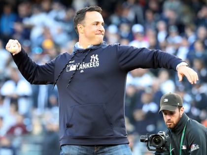 NEW YORK, NEW YORK - OCTOBER 05: Former New York Yankees Mark Teixeira throws out the firs