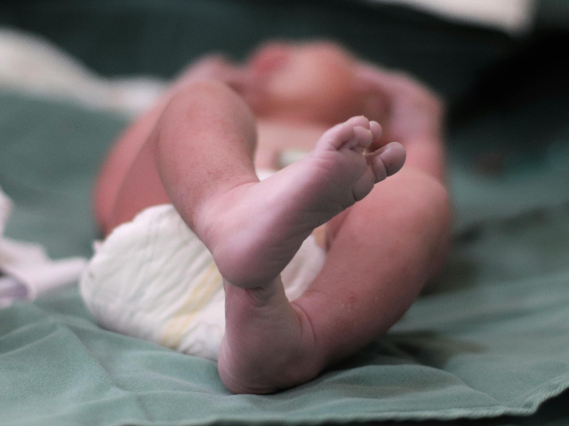 pexels-gabi-orrico-194178369-28206180 Feet of Newborn