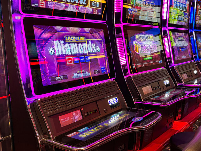 Florida Police Shut Down Illegal Gambling Arcades Operated by Migrant Crew