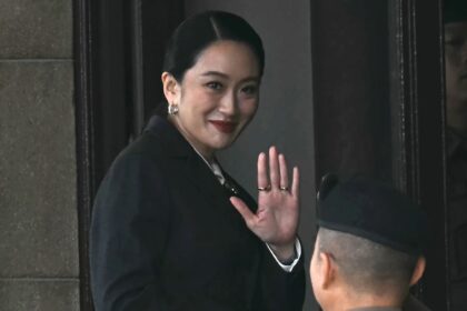 Paetongtarn Shinawatra waves as she arrives at Government House in Bangkok on August 29
