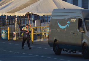 Amazon expands same-day delivery with persishable groceries in 1,000 cities