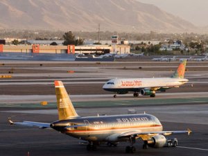 Dust storms ground flights at Phoenix Airport