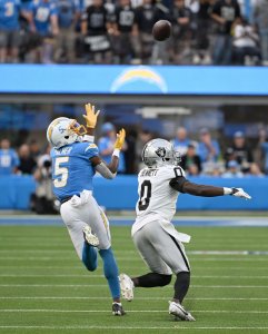 Eagles agree to trade Thomas Booker for Raiders' Jakorian Bennett