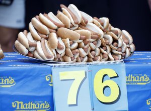 Hot dog spill closes Pennsylvania interstate