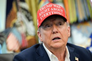 Intel agrees to give U.S. 10% stake in operations