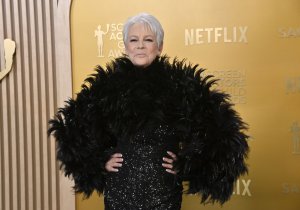 Jamie Lee Curtis supports Emma Mackey in 'Ella McCay' trailer