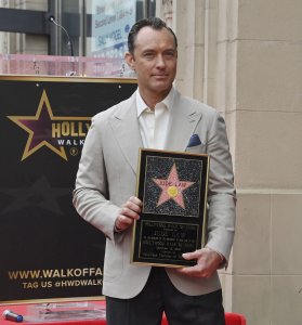 Jason Bateman brings trouble to Jude Law in 'Black Rabbit' trailer