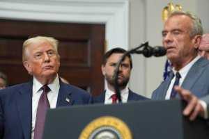 Kennedy ends federal mRNA vaccine projects over experts' objections