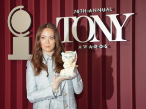 Laufey addresses beauty standards in new single 'Snow White'