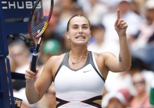 Medvedev melts down in first round of U.S. Open; Sabalenka cruises