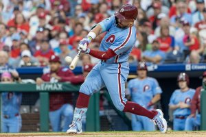 Phillies' Kyle Schwarber ends drought with 4 homers vs. Braves
