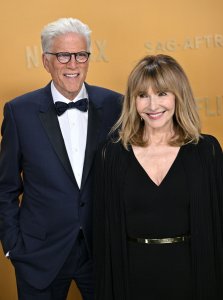 'Man on the Inside' Season 2 pics show Steenburgen, Strathairn, more