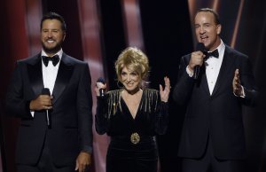Trailblazing country music singer Jeannie Seely dies at 85