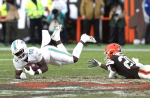 Dolphins WR Tyreek Hill Admits Offensive Struggles, Commits to Improvement