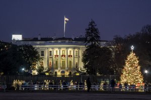 White House seeks Christmas volunteers, performers