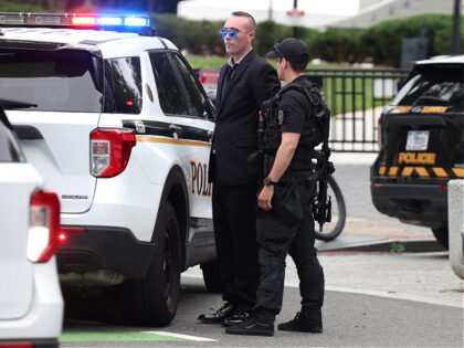 WASHINGTON, DC - SEPTEMBER 29: Members of the U.S. Secret Service detain an individual aft