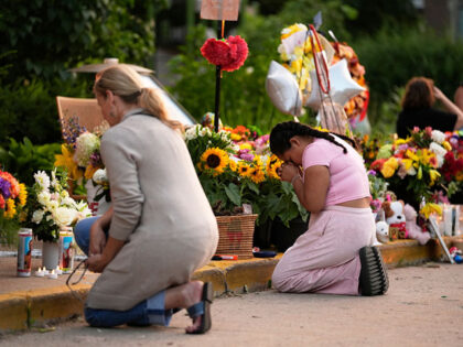 Title: School Shooting Minneapolis Image ID: 25241032325288 Article: People pray at a memo