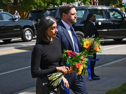 Title: APTOPIX Vance Image ID: 25246628620992 Article: Vice President JD Vance and his wif