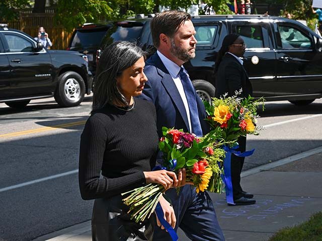 AP25246628620992 Title: APTOPIX Vance Image ID: 25246628620992 Article: Vice President JD Vance and his wif