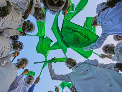 Title: Somalia Mawlid Image ID: 25247706012539 Article: Residents raise green flags as the