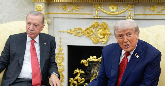 Trump Calls On Turkey to Stop Purchasing Russian Oil
