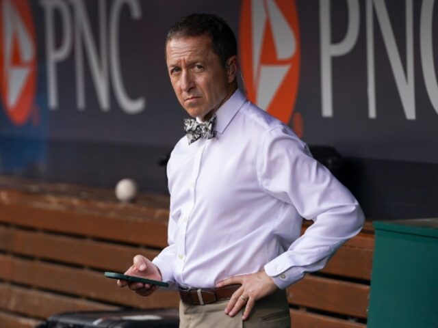 Dylan Buell_Getty Images (22) CINCINNATI, OHIO - MAY 25: Reporter Ken Rosenthal looks on before the game between the Los