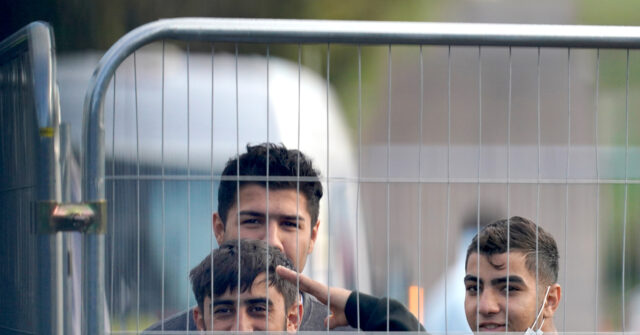 Illegal Migrants Sue UK Gov't for Millions over 'Unlawful Detention'