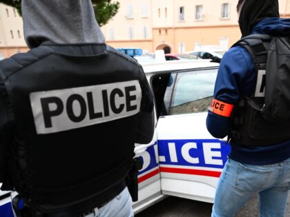 Policemen of the Drug and Underground Economy Unit ("Unite Stupefiants Economie Souterrain