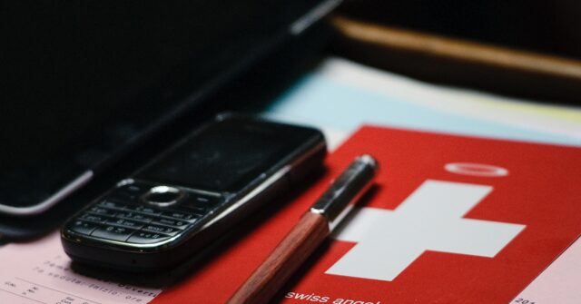 Swiss Voters Narrowly Approve e‑ID Amid Legal Challenge