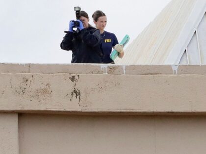 DALLAS, TEXAS - SEPTEMBER 24: Members of the FBI investigate from the rooftop at 1120 Empi