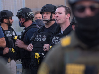 BROADVIEW, ILLINOIS - SEPTEMBER 27: U.S. Immigration and Customs Enforcement (ICE) agents,