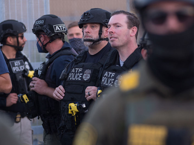 GettyImages-2237527948 BROADVIEW, ILLINOIS - SEPTEMBER 27: U.S. Immigration and Customs Enforcement (ICE) agents,