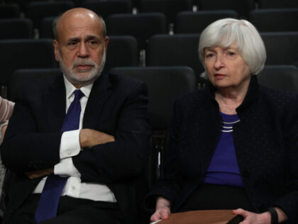 WASHINGTON, DC - NOVEMBER 07: Federal Reserve Board Chair Janet Yellen (R) and former Fed