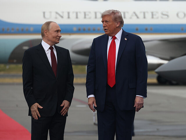 GettyImages2229612209 U.S. President Donald Trump welcomes Russian President Vladimir Putin to Joint Base Elmend