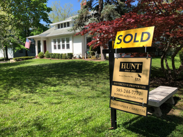 Home Sold In this May 22, 2020 file photo a sold sign stands in front of a house in Brighton, N.Y. A