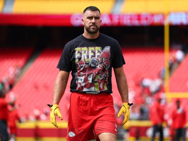 Kevin Sabitus_Getty Images (28) Kansas City Chiefs tight end Travis Kelce (87) warms up prior to an NFL regular season foo