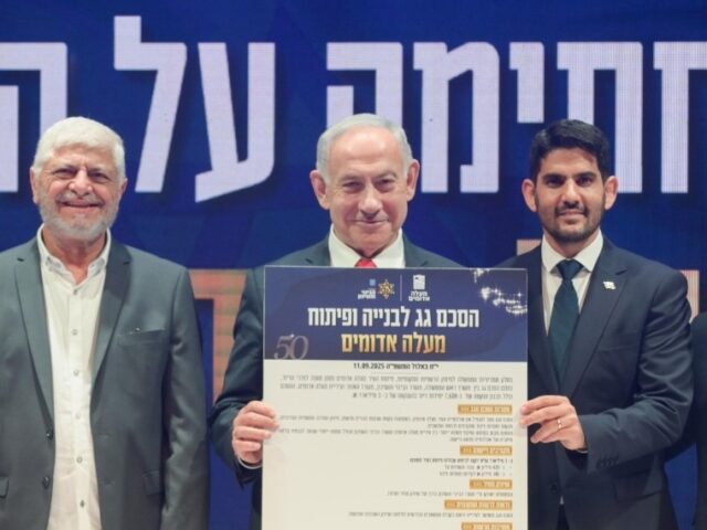 Netanyahu Maale Adumim (Ma'ayan Toaf / GPO)